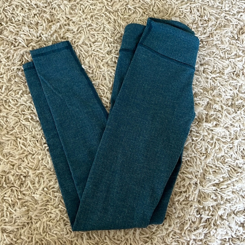Super cute dark teal leggings! Perfect for summer and winter!
